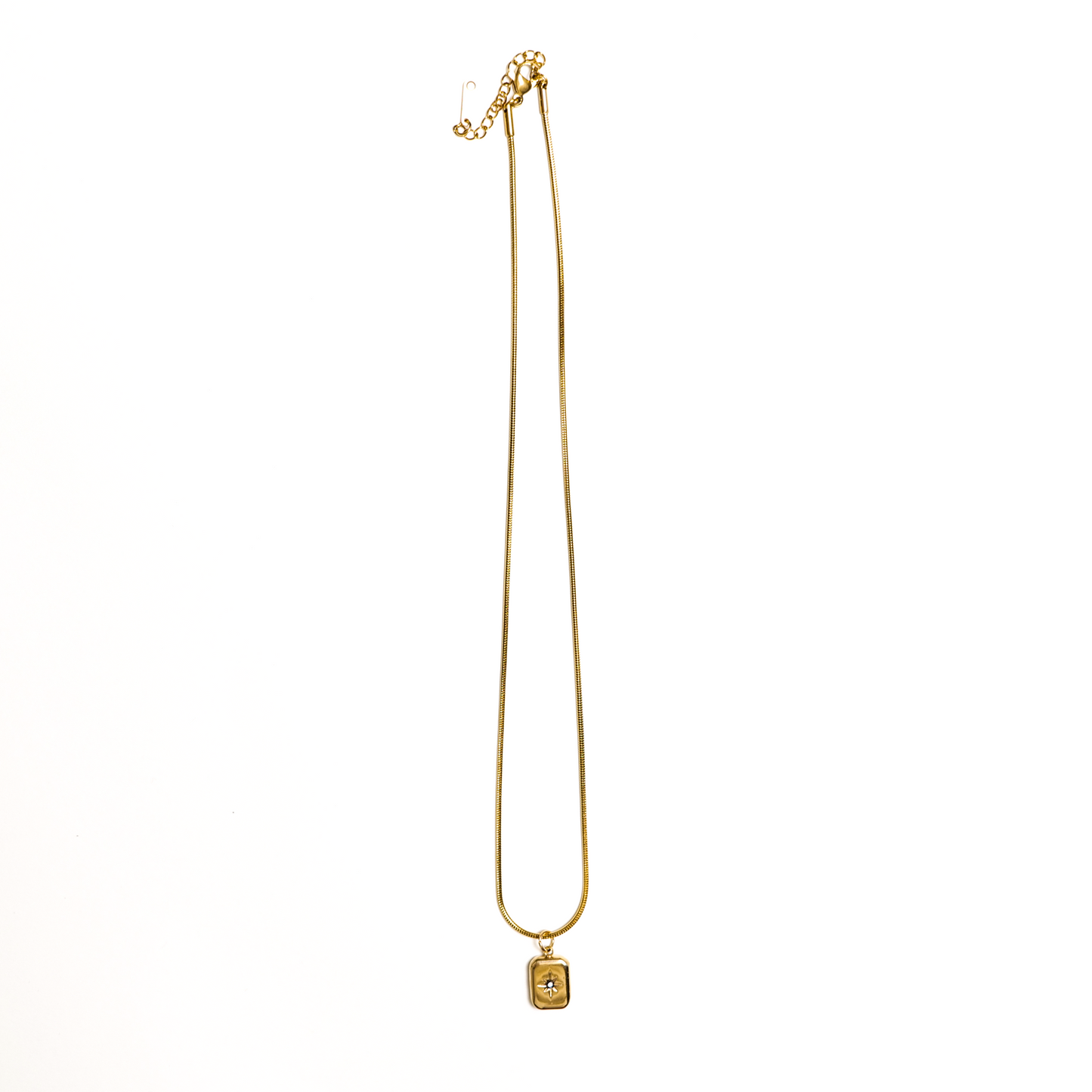 Gold Star Pendant Necklace – A Symbol of Prosperity